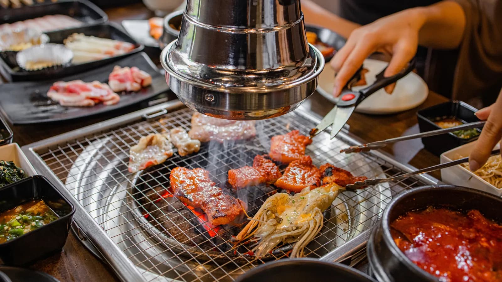 Can Muslims Eat at Seafood Restaurants?