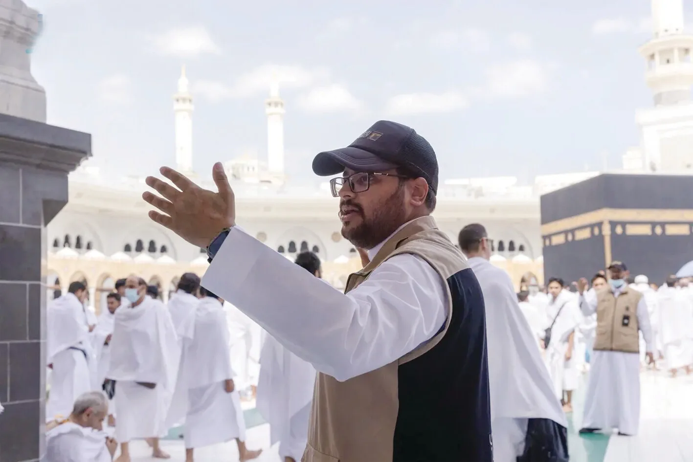 Masjid al-Haram Deploys 240 Staff Under “Ask Me” Initiative to Guide Pilgrims