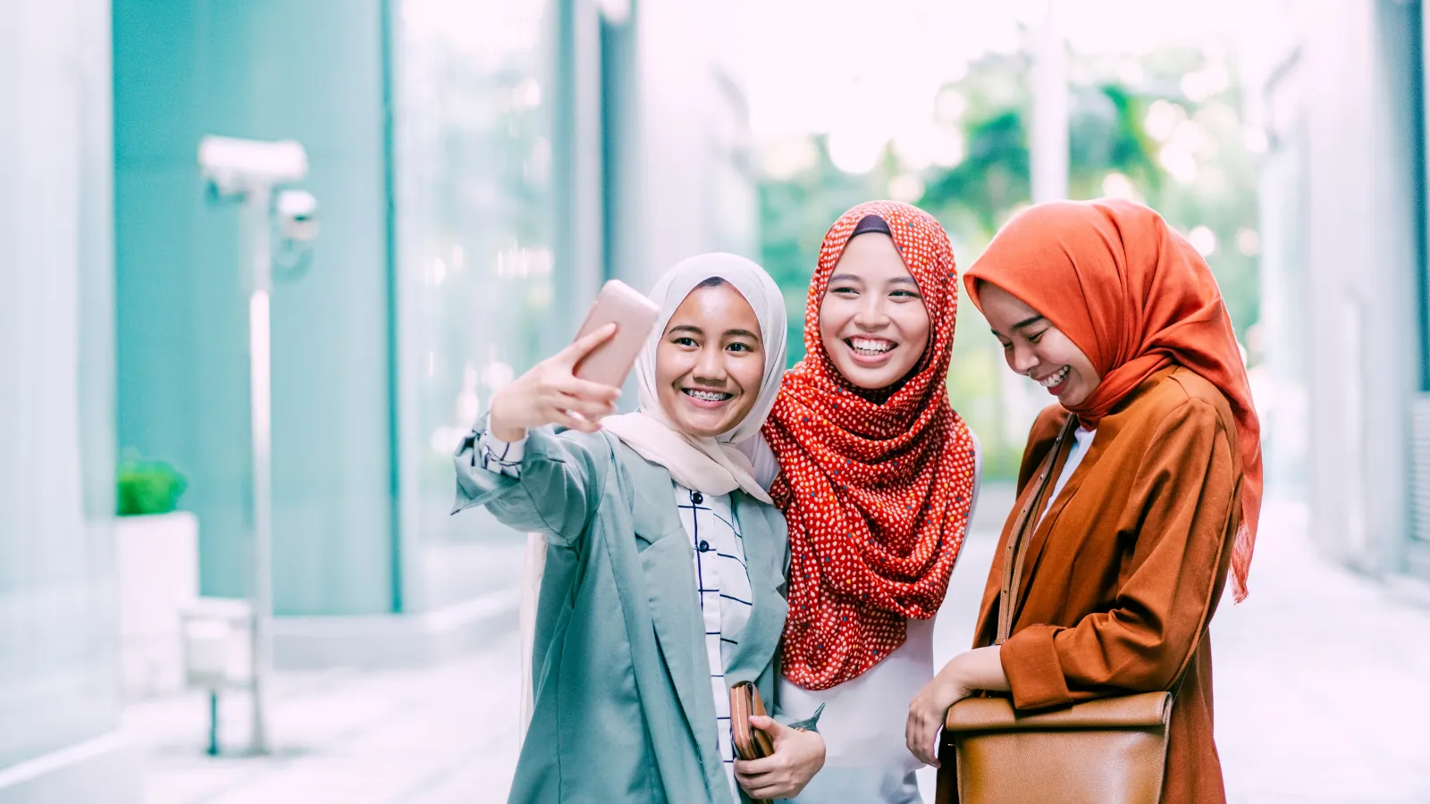 How Muslim Women Can Travel More Comfortably in Europe
